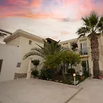 Zuzuu Hotel