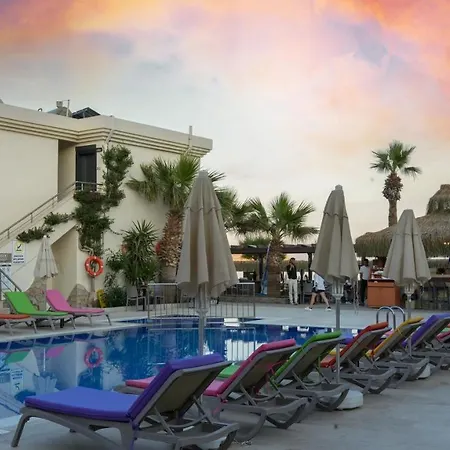 Zuzuu Otel *